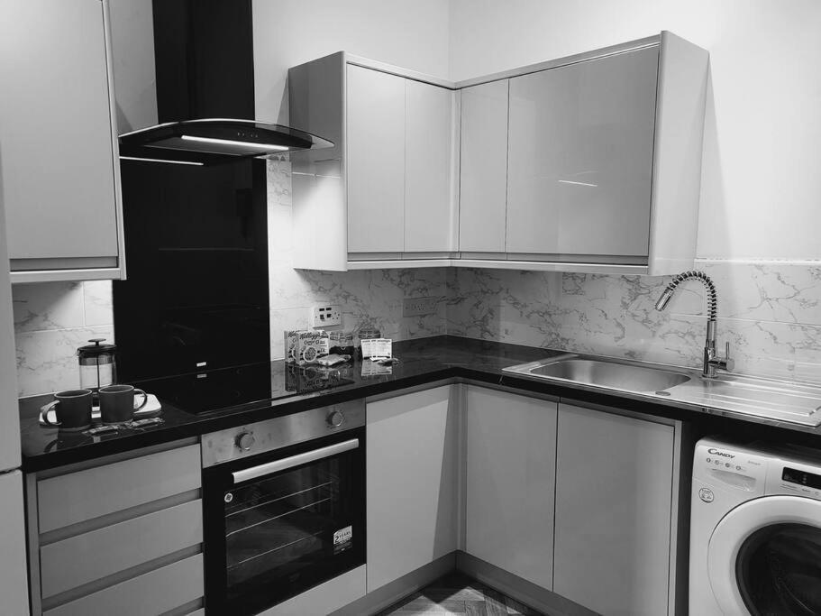 High Street, 2 Bed, Newly Refurb Apartment Leamington Spa Exterior photo